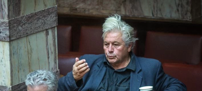 Παπαχριστόπουλος: Θα παραιτηθώ σε λίγο, χάλασε το αυτοκίνητό μου!